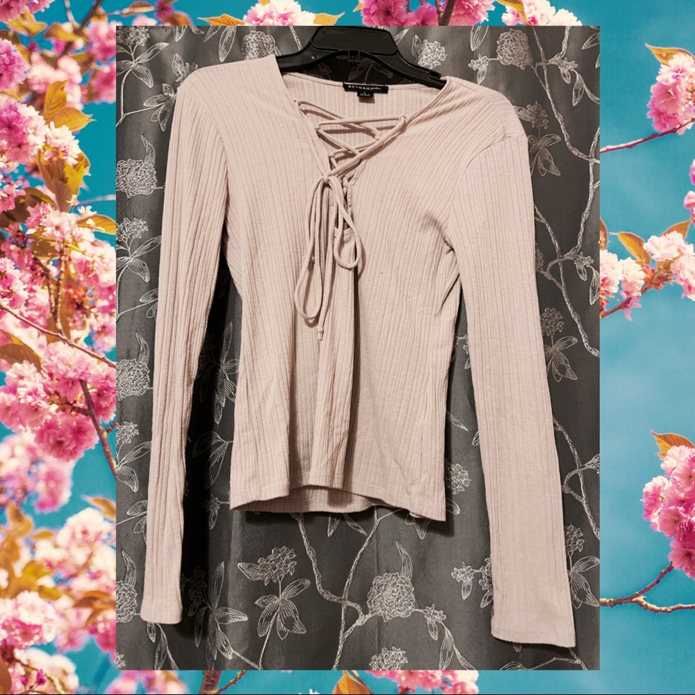 super cute lace-up top✨